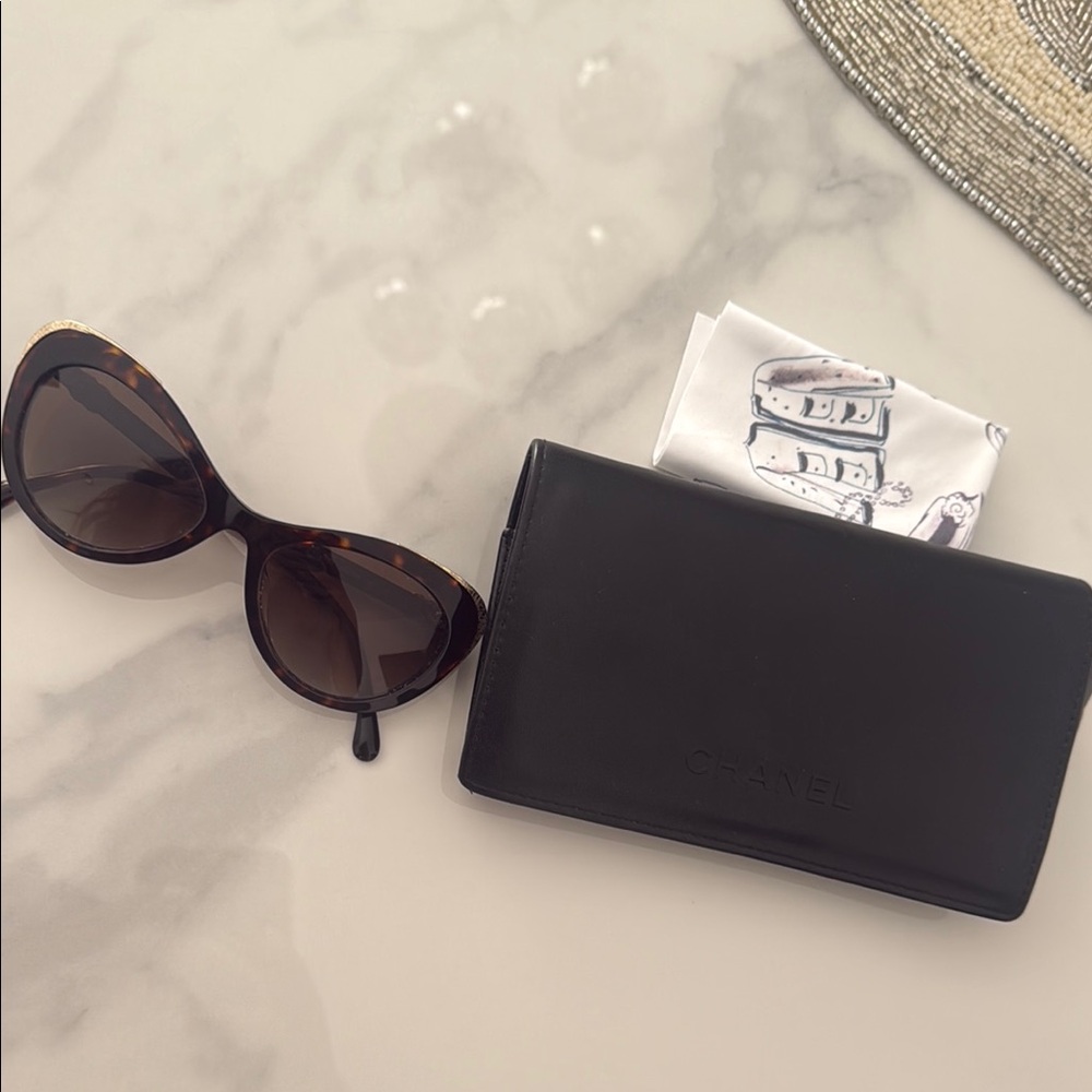 CHANEL Brown Cat-Eye Sunglasses